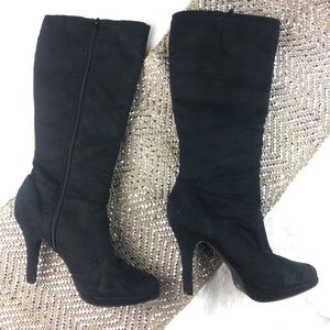 PULSE Faux suede black stiletto 4" Heel EUC